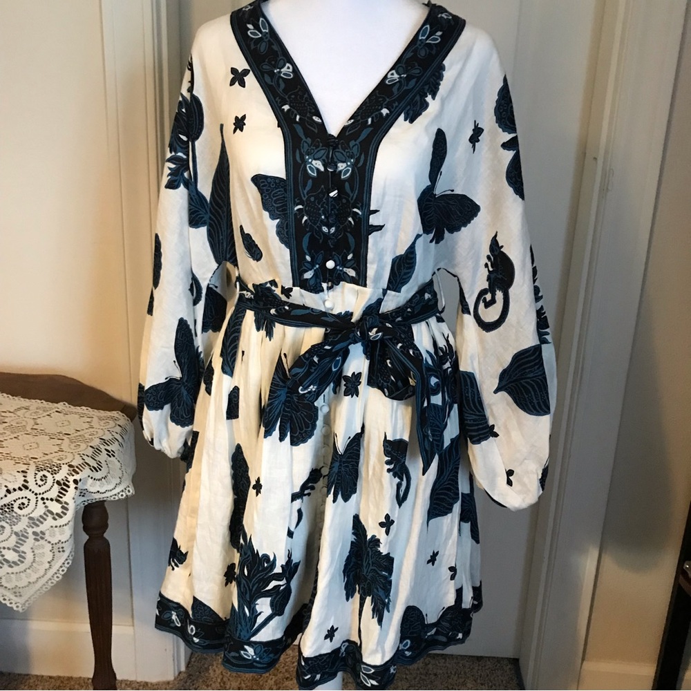 , Banana republic midi dress, v neck with puff sleeves,